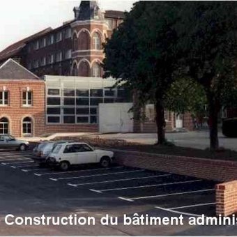 1993 - Construction du bâtiment administratif