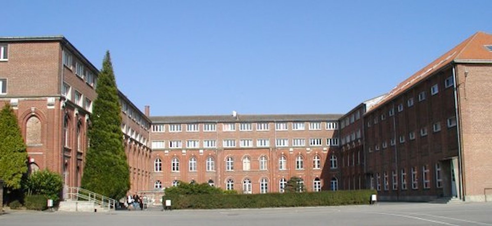 Vue extérieure du lycée