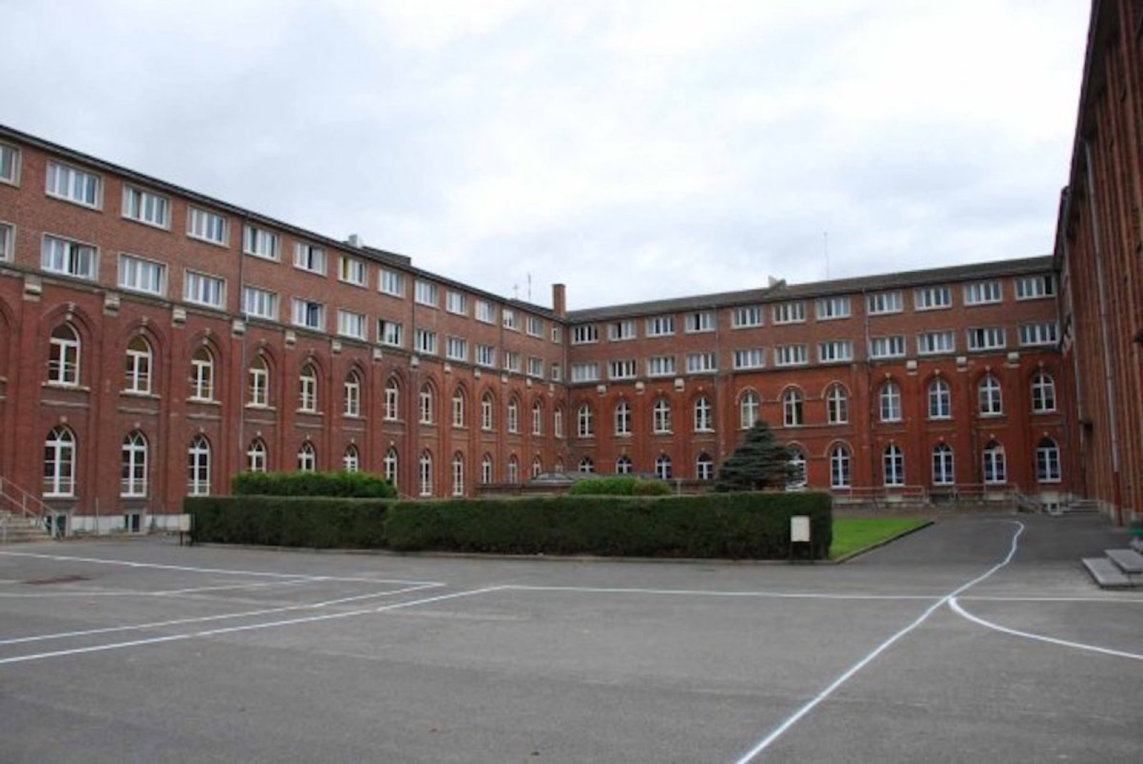 Vue extérieure du lycée