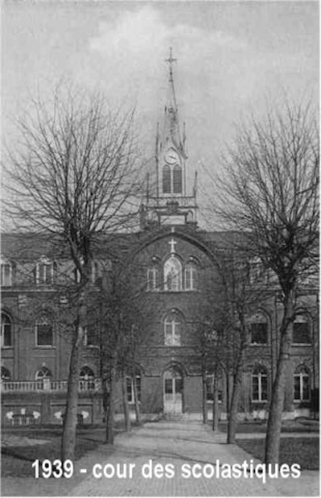 1939 - Cour des scolastiques